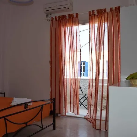 Join Us Cost Gæstehus Kamári