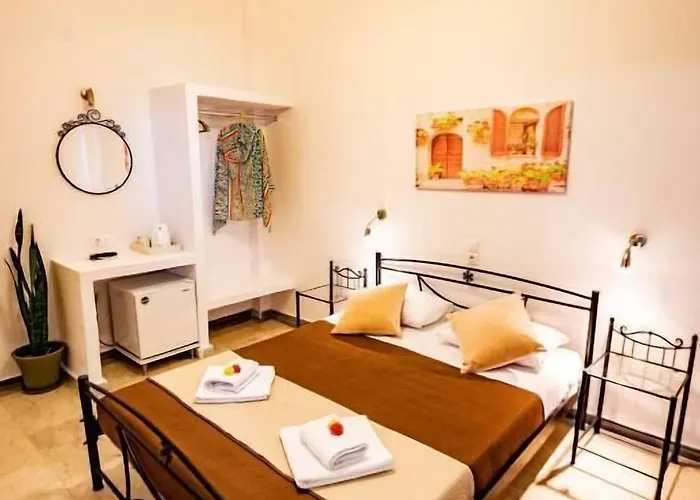 Join Us Cost 4* Kamari (Santorini)