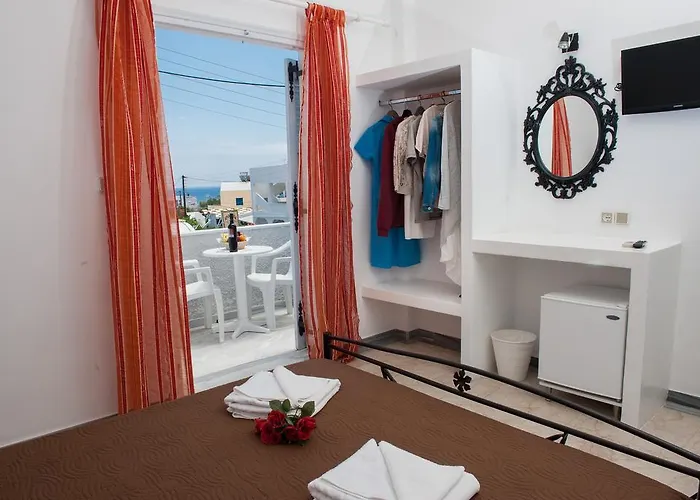 Join Us Cost Guest house Kamari (Santorini)