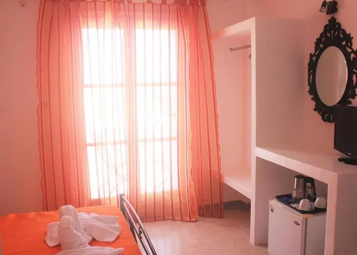 Join Us Cost Guest house Kamari (Santorini)