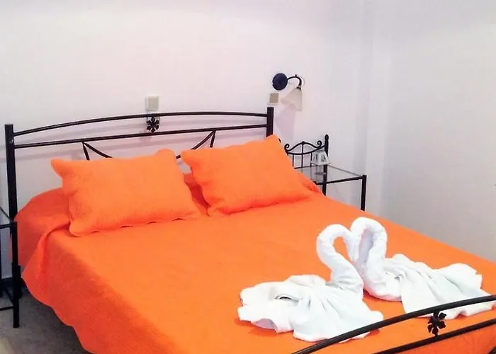 Join Us Cost 4* Kamari (Santorini)