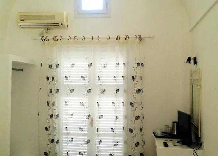 Join Us Cost Guest house Kamari (Santorini)