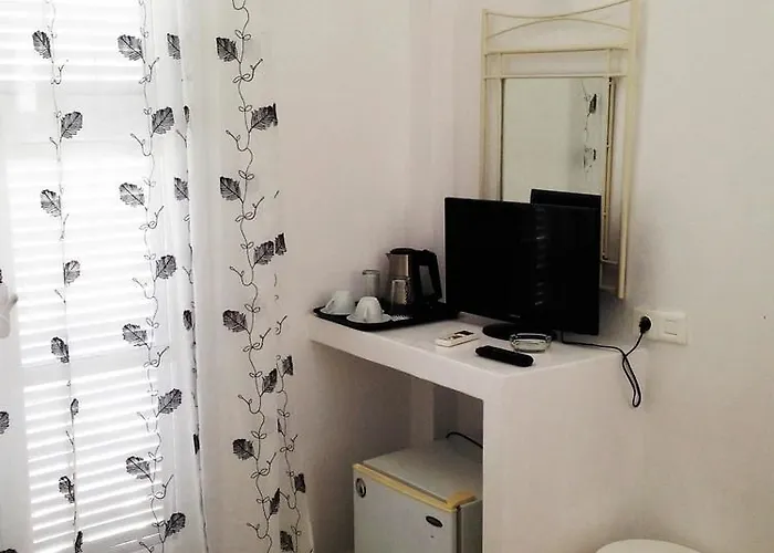 ジョイン アス ロー コスト ルームズ 4*