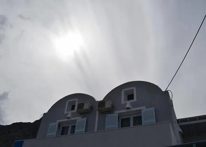 Join Us Cost 4* Kamari (Santorini)