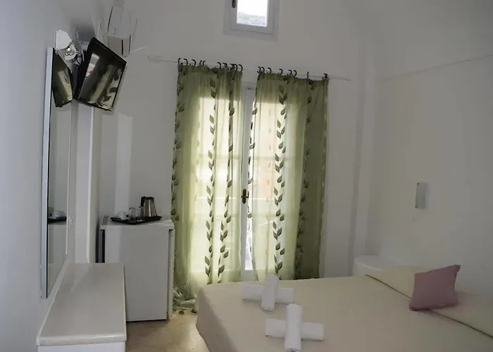 Guest house Join Us Cost Kamari (Santorini)