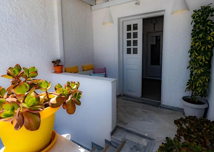 Join Us Cost Kamari (Santorini)