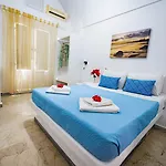 Join Us Cost 4* Kamari (Santorini)