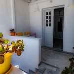 Join Us Cost 4* Kamari (Santorini)
