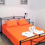 Join Us Cost 4* Kamari (Santorini)