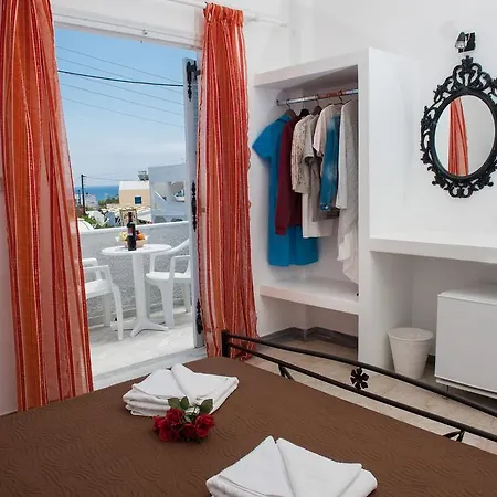 Join Us Cost Guest house Kamari (Santorini)