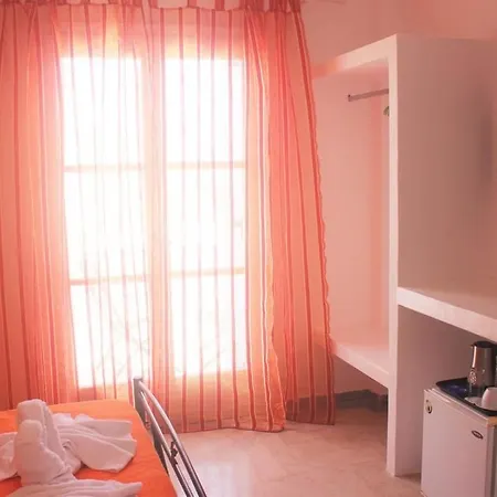 Join Us Cost Guest house Kamari (Santorini)