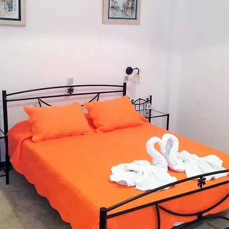 Join Us Cost 2* Kamari (Santorini)