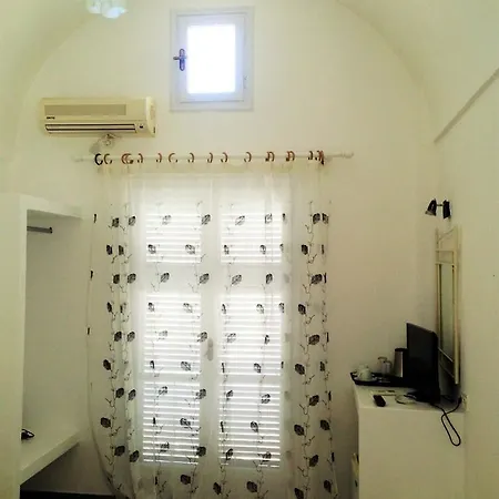 Join Us Cost Guest house Kamari (Santorini)