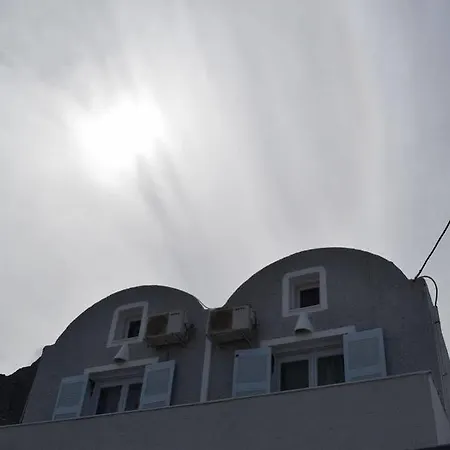 Join Us Cost 2* Kamari (Santorini)