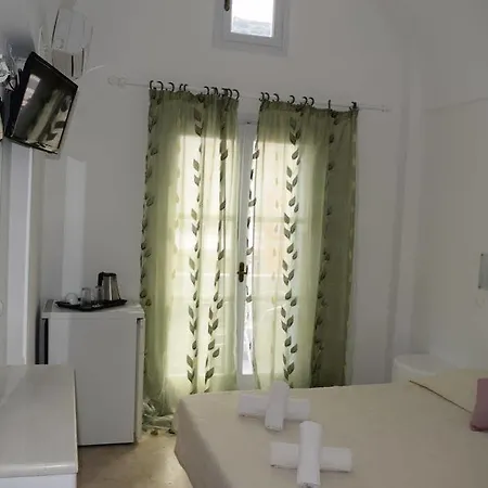 Guest house Join Us Cost Kamari (Santorini)