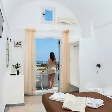 Join Us Cost 2* Kamari (Santorini)