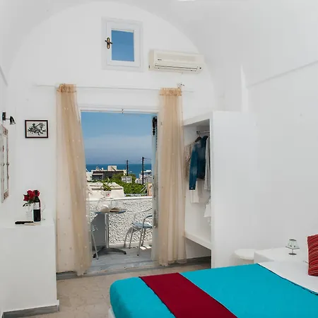 Join Us Cost 2* Kamari (Santorini)